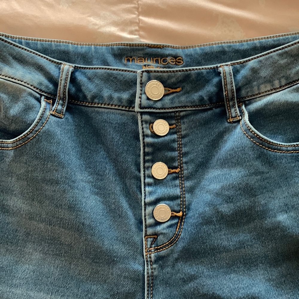 Maurice’s - size L - medium wash jegging - 4 button front